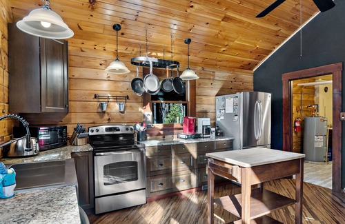 Vein Mountain Cabin | Fiona's Forest Haven by Carolina Properties