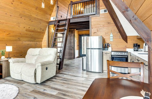 Idlewild Cottage | Fire Pit, Grill & On-site Pond: Kenton Cabin