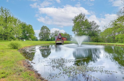 Idlewild Cottage | Fire Pit, Grill & On-site Pond: Kenton Cabin