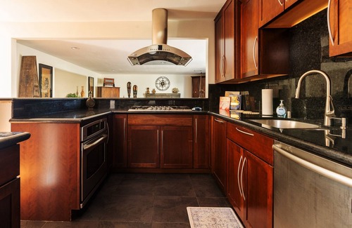 North Clairemont House | Fire Pit, Poker & Golf, Mins 2 La Jolla, PB, MB