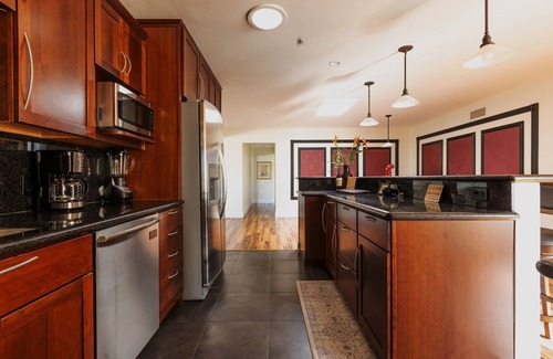 North Clairemont House | Fire Pit, Poker & Golf, Mins 2 La Jolla, PB, MB
