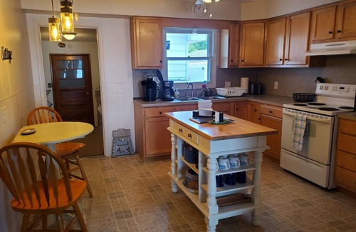 Hillsdale House | Firefly Cottage at Baw Beese Lake nHillsdale Michigan