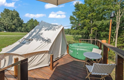 Silver Point Cabin | Firefly Hideaway: Glamping with Hot Tub & Pool