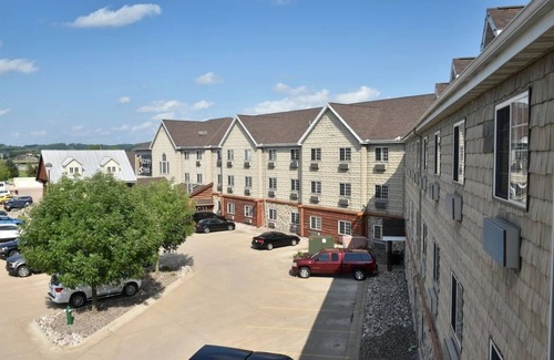 Onalaska Hotel | Fireplace, Dry Bar, Theme Suite Mini Premier, Stoney Creek La Crosse