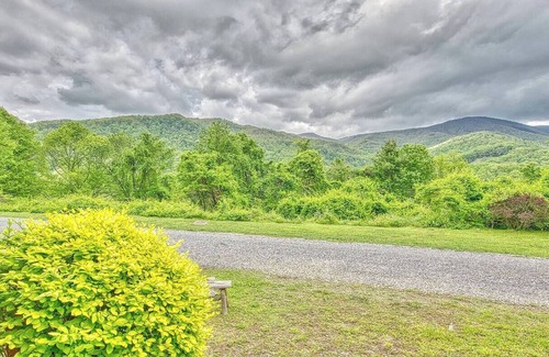 Maggie Valley Cabin | Fireside Cottage 2