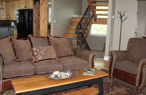 Fowler Lake House | FireSong Resort Village