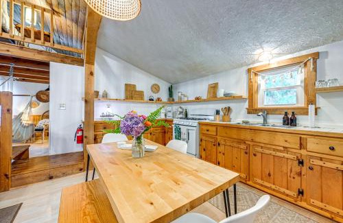 Robbinsville House | Fish and Water Raft Cabin Near Lake Santeetlah