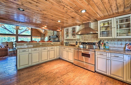 Dolores Cabin | ‘Fish Creek Ranch’ in Dolores: Hot Tub & Game Room