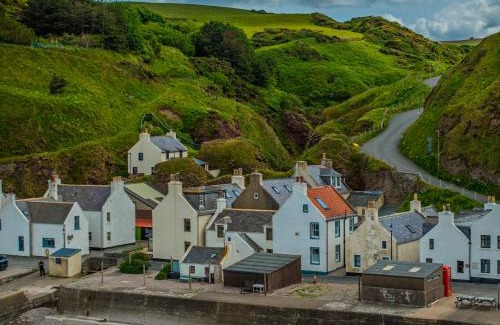 Fraserburgh House | Fisherman's Cottage in Pennan
