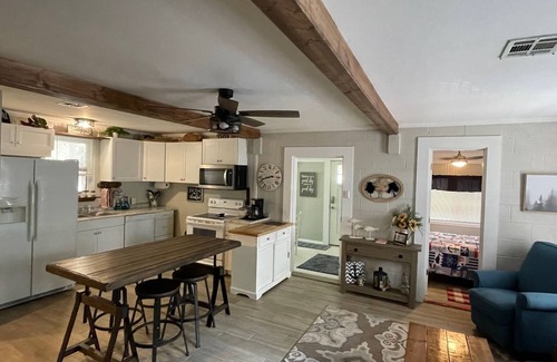 Wagoner Cabin | Fisherman's Flat Cozy 3-bedroom cabin short walk to water at Cypress Cove