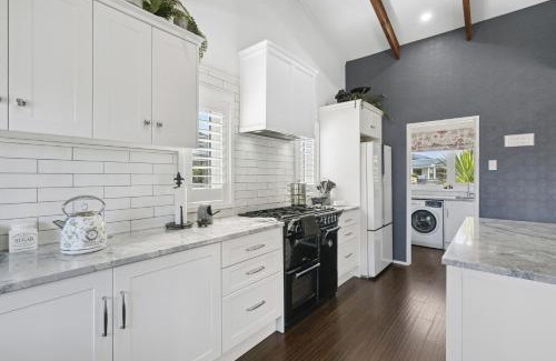 Waikanae House | Fishermans Cottage - Waikanae Beach
