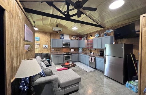 Port Lavaca House | Fisherman’s getaway close to water. Plenty of room for kayak and boat trailers.