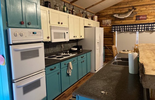 Tower Apartment | Fishermen, snowmobilers! Good fishing for Walleye, Bass, Northern & Musky π£