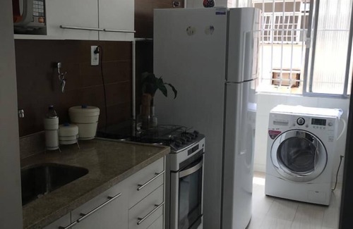 Icarai Apartment | Fit 2 bedrooms 1 block from the beach in the heart of Icarai