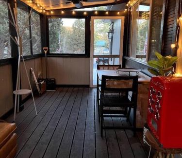 Big Bear House | Fitzy's Fir Lodge - Fun For the Whole Family, Dogs Welcome, Jacuzzi Tub