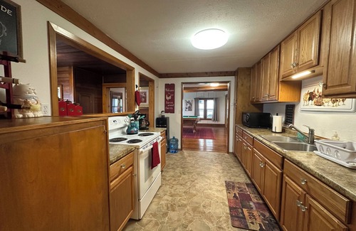 Fort Klamath Cottage | Five Minutes from Crater Lake National Park
