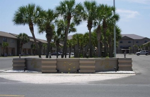 Sugar Beach House | FIVE STAR NAVARRE BEACH CONDO WHERE CONVENIENCE MEETS LUXURY
