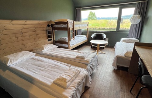 Lavangen Municipality Hotel | Fjellkysten