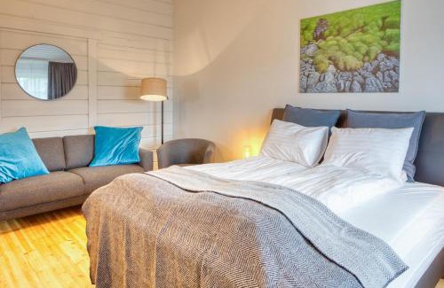 Breiddalsvik Villa | Fjordside Retreat Lodge