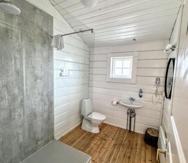 Breiddalsvik Villa | Fjordside Retreat Lodge