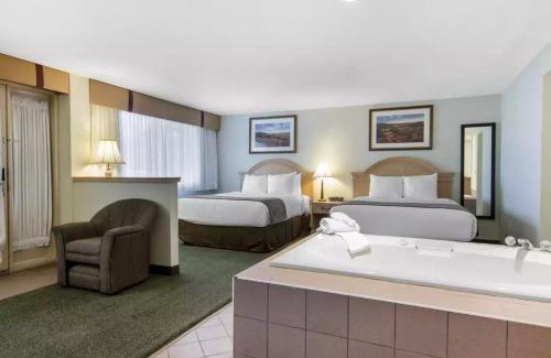 Medicine Hat Hotel | Flamingo Hotel