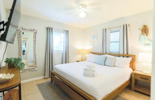 Walsingham House | Flamingo Lounge - Pool, Firepit, Grill, Sleeps 10