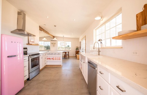 Yucca Valley House | 🌵Flamingo Ranch With a Dreamy Desert Design & Hot Tub🌵