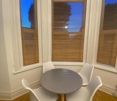 Boscombe Apartment | Flamingo Rise Bournemouth 2 Bed 6 Guest Beach Escape
