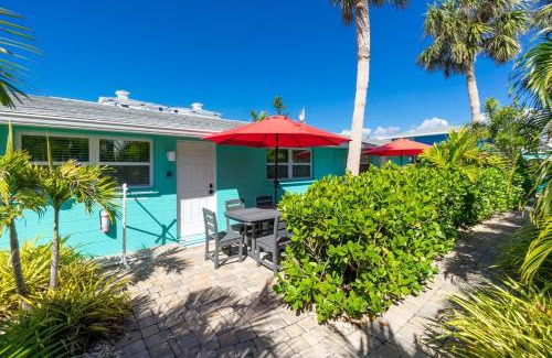 Englewood House | Flamingo's Nest