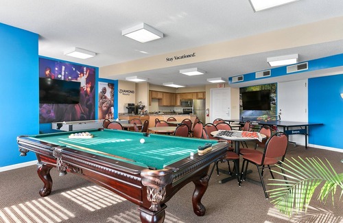 Pigeon Forge Resort | FLASH SALE! Spacious Townhome w/Resort Indoor & Outdoor Pools, 3 Hot Tubs, WiFi & More!
