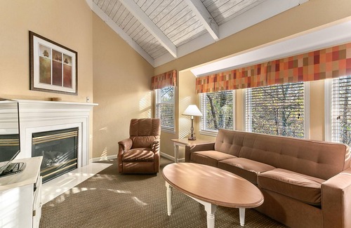 Pigeon Forge Resort | FLASH SALE! Spacious Townhome w/Resort Indoor & Outdoor Pools, 3 Hot Tubs, WiFi & More!