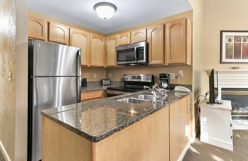 Pigeon Forge Resort | FLASH SALE! Spacious Townhome w/Resort Indoor & Outdoor Pools, 3 Hot Tubs, WiFi & More!