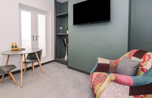 Deganwy Cottage | FLAT 1, MONA HOUSE, pet friendly, with a garden in Deganwy
