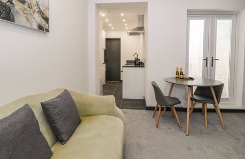Deganwy Cottage | FLAT 1, MONA HOUSE, pet friendly, with a garden in Deganwy