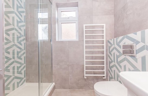 Cowley Apartment | Flat 3, 161 Crescent Road - Luxury Apartment