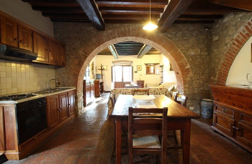 Il Borgo Apartment | Flat in Cortona with Pool, Wifi, A/C, Alexa, 4 People