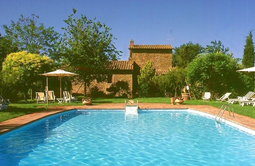Il Borgo Apartment | Flat in Cortona with Pool, Wifi, A/C, Alexa, 4 People