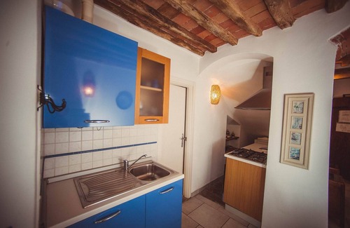 Massa House | Flat in Massa,balcony with stunning view,Wi-Fi,pool,e-car charging station,sl 4