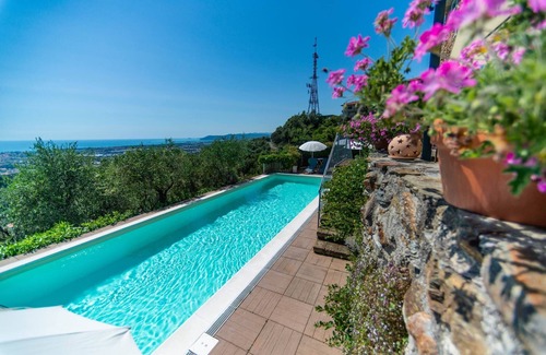 Massa House | Flat in Massa,balcony with stunning view,Wi-Fi,pool,e-car charging station,sl 4