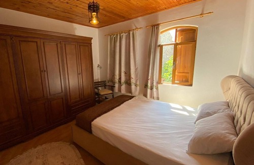 Bozcaada Apartment | Flat w Balcony 5 min to Ayazma Beach in Bozcaada