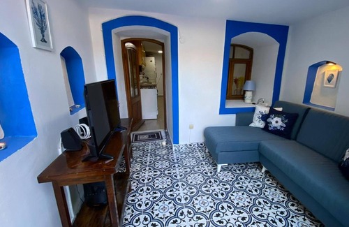 Bozcaada Apartment | Flat w Garden 5 min to Ayazma Beach in Bozcaada