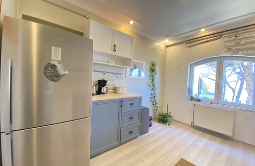 Uskudar Apartment | Flat with Bosphorus View and Backyard in Uskudar