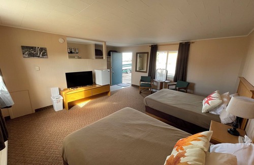 Grand Marais Hotel | Fletchys Pictured Rocks Resort