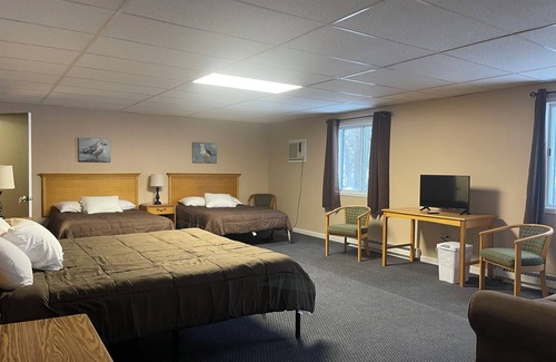 Grand Marais Hotel | Fletchys Pictured Rocks Resort
