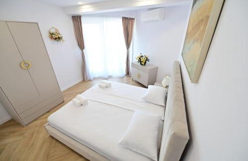 Selimbar Apartment | FLH - SIBIU - The Evolution LUXURY Apt - 2 Bedrooms, 1 Livingroom, 2BA with 3 ACs Units and Panoramic view - Sleeps 6 - Shopping City Mall