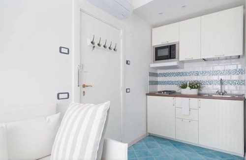 Vomero Apartment | FLORA WIFI SUITE free in chiaia