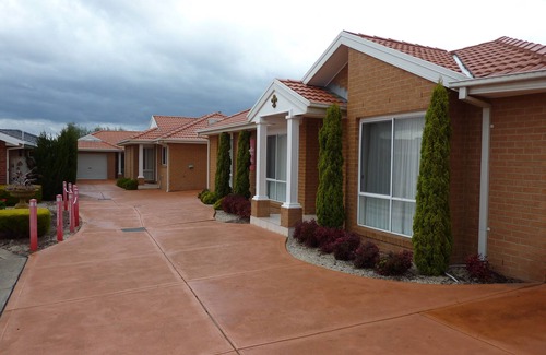 Sydenham House | Florentine Villas - Your Home away from Home - near Watergardens Town Centre