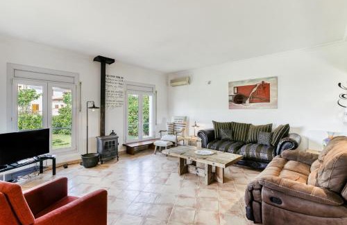 Torroella de Fluvia Villa | Flores