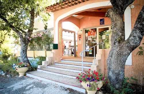 Banon House | Flower Camping le Epi Bleu * - Mobile home Standard 21m2 (2 bedrooms) + covered terrace 8m2 4 people