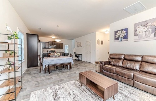 Black River House | Flower Power - Walk To Town - NEW
